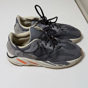 Mens Adidas Yeezy Boost 700 "Magnet" sneaker size 11